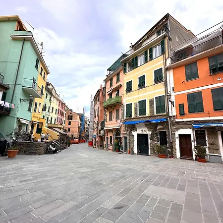 Main Street * Vernazza